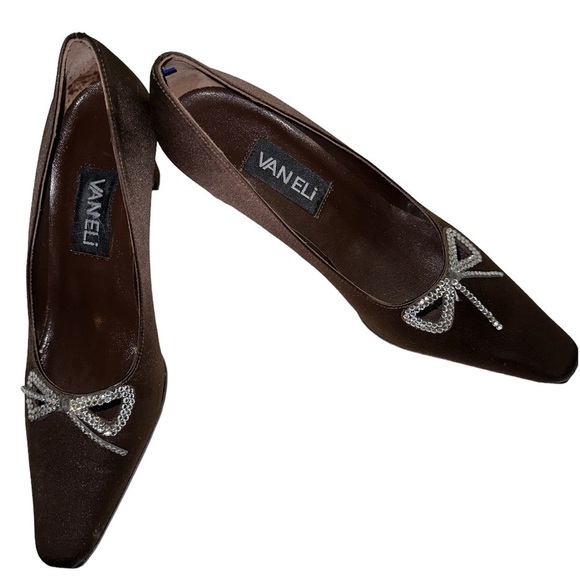 Vaneli Deep Chocolate w/Cutout Around Rhinestone Bow 2.5” Kitten Heel Pump S 6.5 - Picture 2 of 10